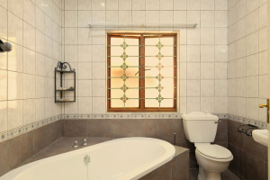 Renovarea baii incepe cu alegerea caditei de dus perfecte
