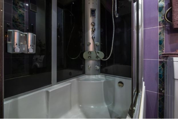 Cabina de dus cu hidromasaj si generator de abur, exemplul perfect despre cum evolutia tehnologica ne faciliteaza relaxarea