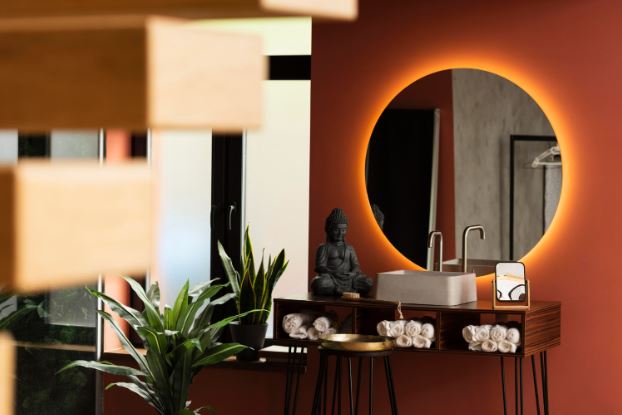 Cabina de dus isi gaseste locul intr-un proiect de amenajare al baii in stil romantic?