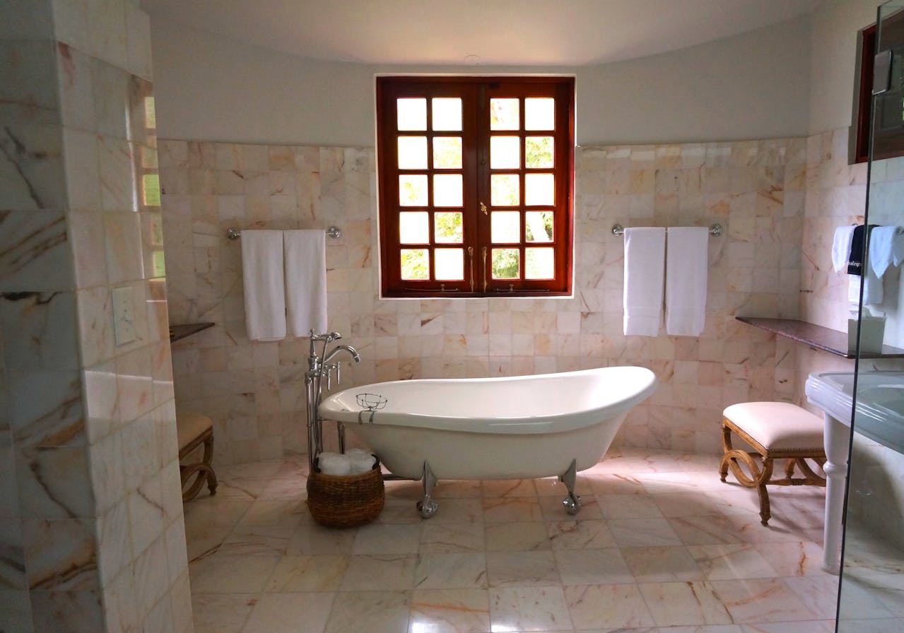 Lux, stil si confort: De ce sa alegi o cada baie freestanding
